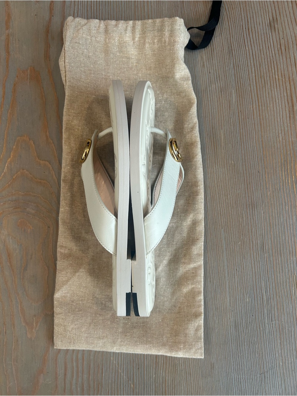 Gucci
Nadeline Interlocking Gs Thong Sandals GG Embossed Leather with Box - Picture 4 of 10